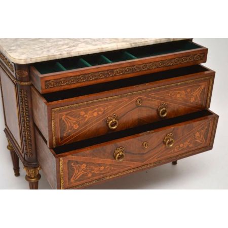 Antike französische Marmor-Nussbaum- Kommode