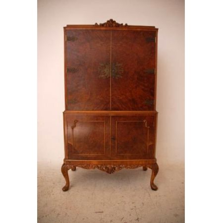Antike  Queen Anne Style  Nussbaum  Cocktail Kabinet