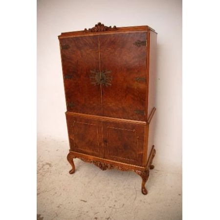 Antike  Queen Anne Style  Nussbaum  Cocktail Kabinet