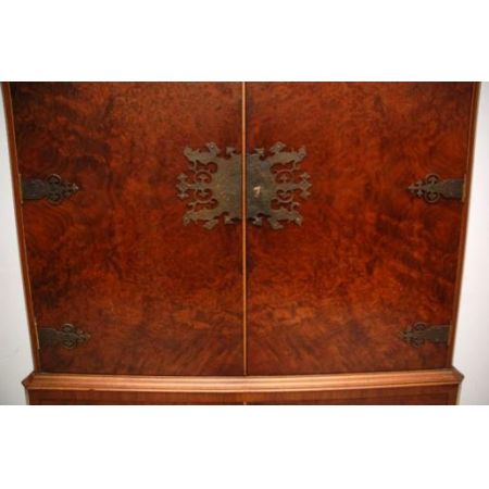 Antike  Queen Anne Style  Nussbaum  Cocktail Kabinet