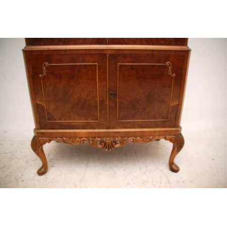 Antike  Queen Anne Style  Nussbaum  Cocktail Kabinet