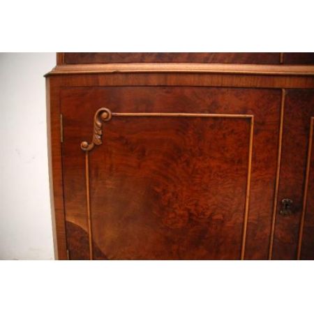 Antike  Queen Anne Style  Nussbaum  Cocktail Kabinet