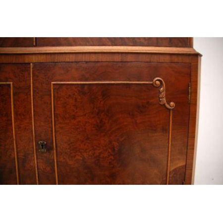 Antike  Queen Anne Style  Nussbaum  Cocktail Kabinet