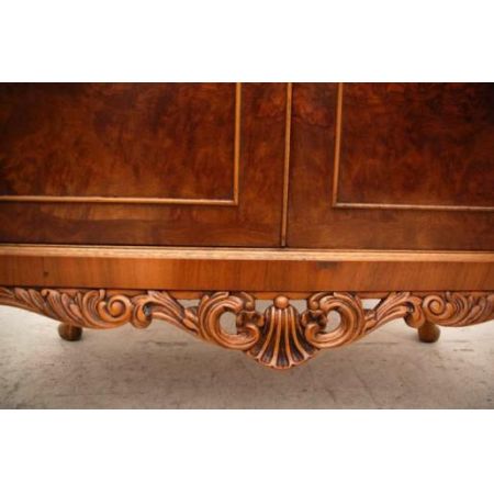 Antike  Queen Anne Style  Nussbaum  Cocktail Kabinet