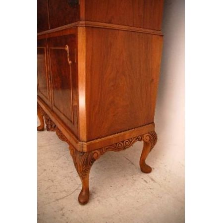 Antike  Queen Anne Style  Nussbaum  Cocktail Kabinet