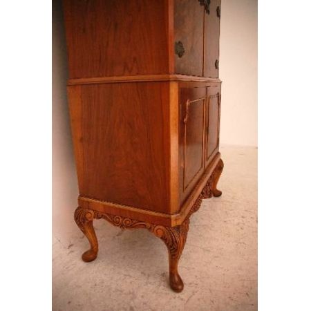 Antike  Queen Anne Style  Nussbaum  Cocktail Kabinet