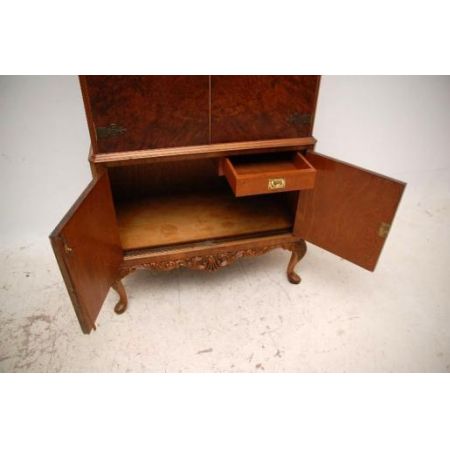 Antike  Queen Anne Style  Nussbaum  Cocktail Kabinet