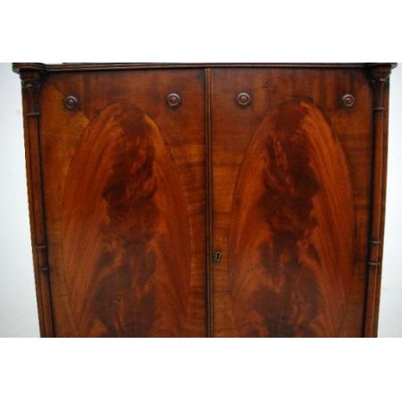 schmale elegante  Antike  Regency Style Mahogany Chiffonier