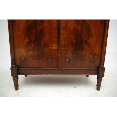 schmale elegante  Antike  Regency Style Mahogany Chiffonier