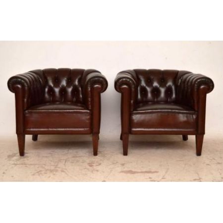 Antike Ledersessel mit Deep Buttons 