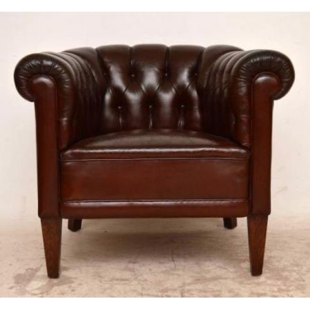 Antike Ledersessel mit Deep Buttons 