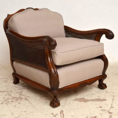 Antike Bergère Sessel aus Nussbaum