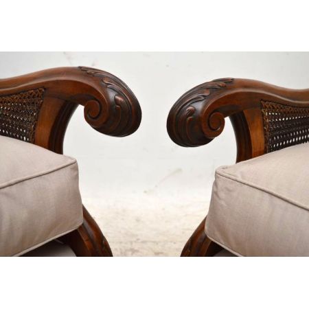 Antike Bergère Sessel aus Nussbaum