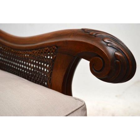 Antike Bergère Sessel aus Nussbaum