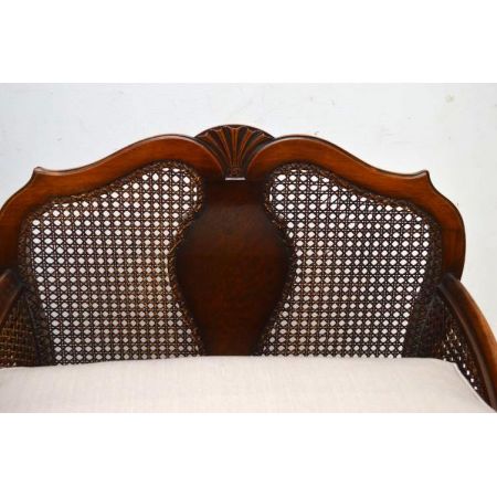 Antike Bergère Sessel aus Nussbaum