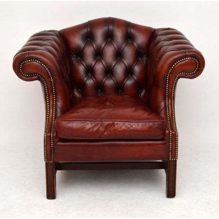 Antiker tief geknöpfter Ledersessel 