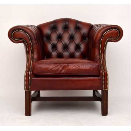 Antiker tief geknöpfter Ledersessel 