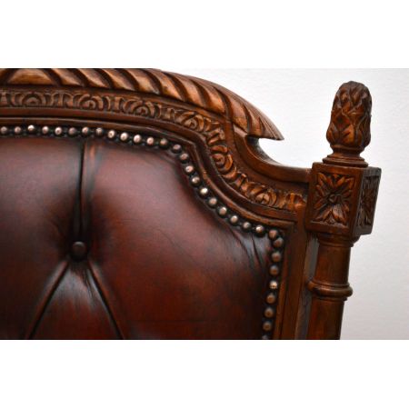 Ein Paar antike geschnitzte Nussbaum - Leder Sessel