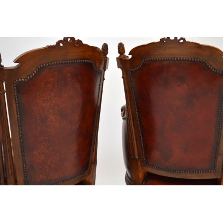 Ein Paar antike geschnitzte Nussbaum - Leder Sessel