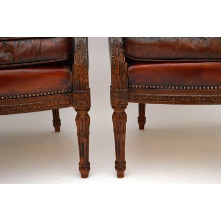 Ein Paar antike geschnitzte Nussbaum - Leder Sessel