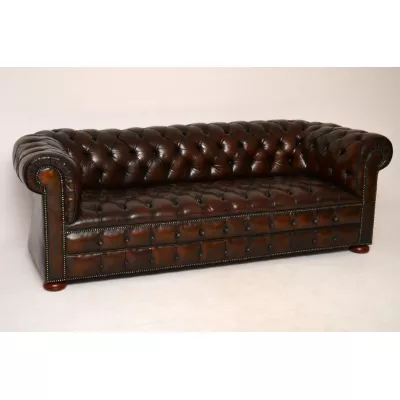 Antikes tief geknöpftes Ledersofa Chesterfield