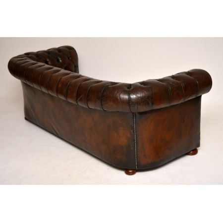 Antikes tief geknöpftes Ledersofa Chesterfield