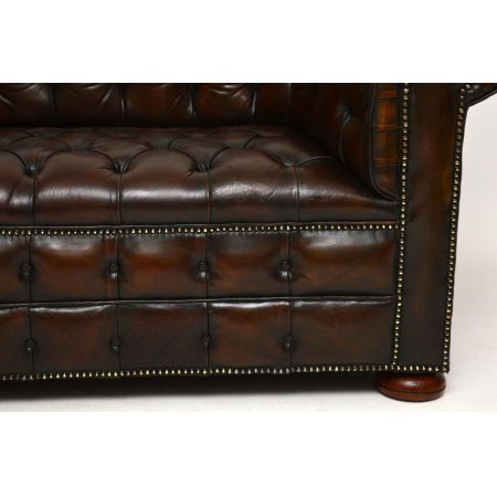 Antikes tief geknöpftes Ledersofa Chesterfield