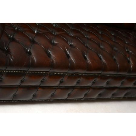 Antikes tief geknöpftes Ledersofa Chesterfield