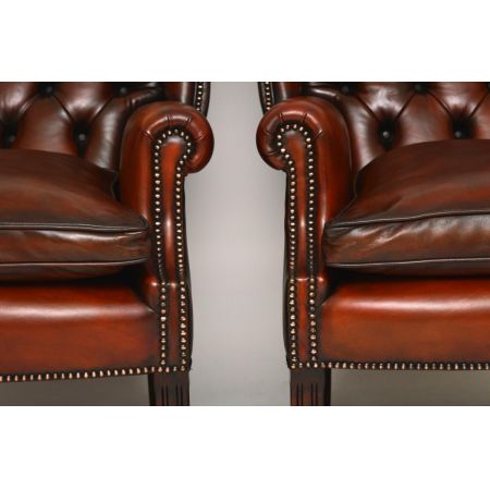 Ein Paar antiker Leder-Ohren Sessel