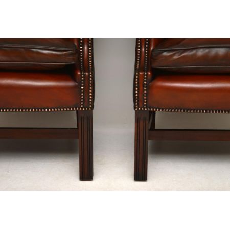 Ein Paar antiker Leder-Ohren Sessel