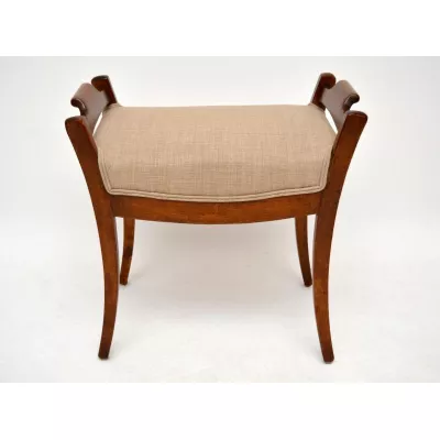 Ein Paar schwedische Biedermeier Satin Hocker aus Birke