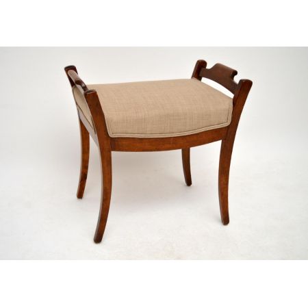 Ein Paar schwedische Biedermeier Satin Hocker aus Birke