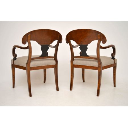 Ein Paar antiker schwedischer Biedermeier Satin Birkenholz Sessel