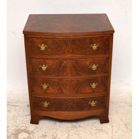 Kleine Antike Kommode  mit 4 schubladen 