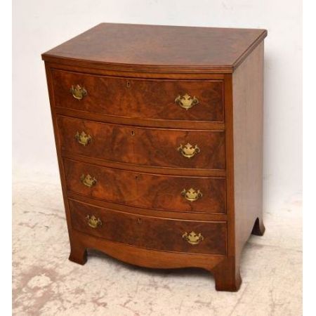 Kleine Antike Kommode  mit 4 schubladen 