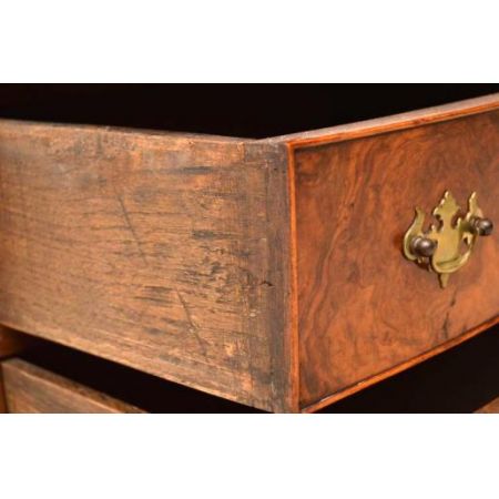 Kleine Antike Kommode  mit 4 schubladen 