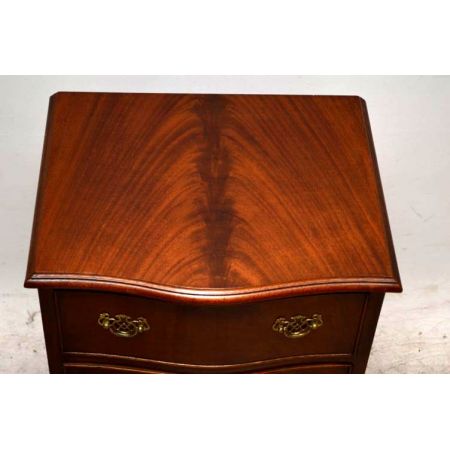 Antike kleine Kommode aus Mahagoni