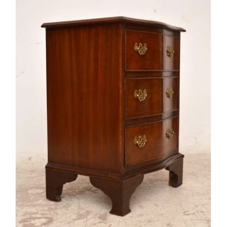 Antike kleine Kommode aus Mahagoni