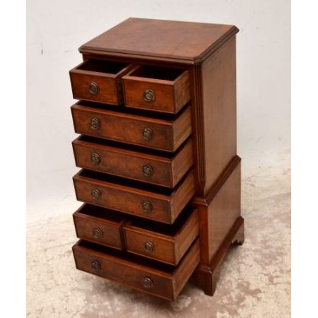 Antikes Chest on chest Wurzelnussholz