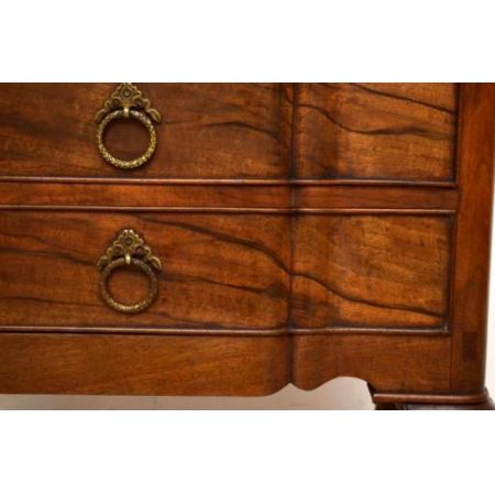 Ungewöhnliche Nussbaum Kommode im Quene Anne Stil 