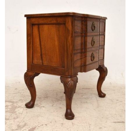 Ungewöhnliche Nussbaum Kommode im Quene Anne Stil 