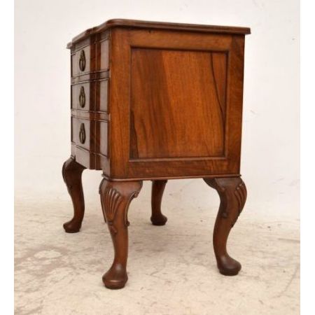 Ungewöhnliche Nussbaum Kommode im Quene Anne Stil 