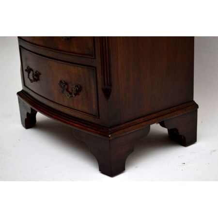 Antike Kommode "Flamme" Mahagoni Kommode mit Messinggriffen Wohnzimmer Kommode