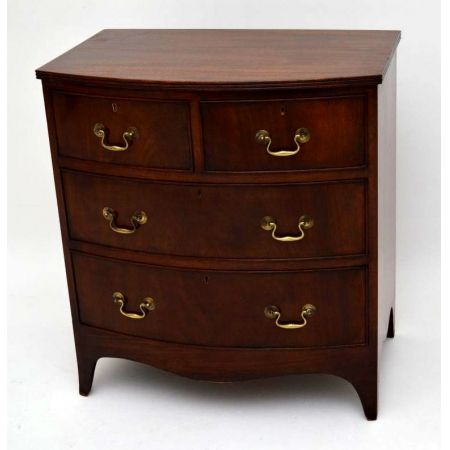 Kleine antike Bow Front Kommode