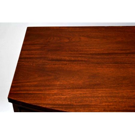 Kleine antike Bow Front Kommode