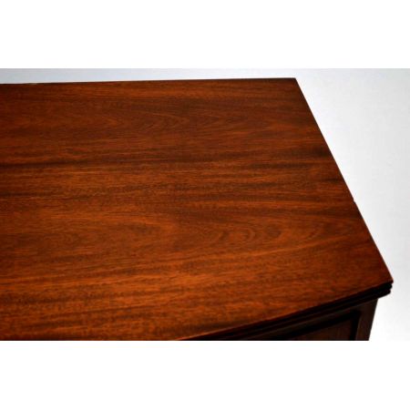 Kleine antike Bow Front Kommode