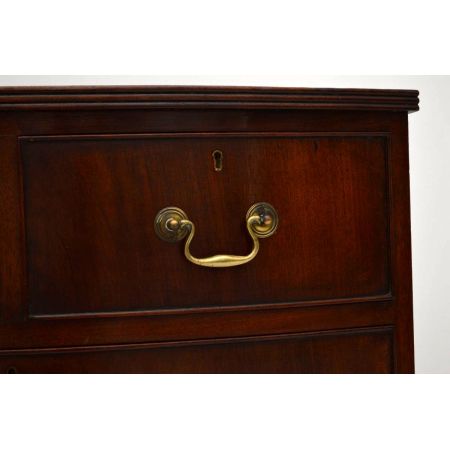 Kleine antike Bow Front Kommode