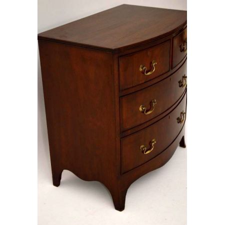 Kleine antike Bow Front Kommode