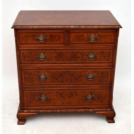 Schubladenkommode aus Nussbaum Antike Kommode Holz Kommode