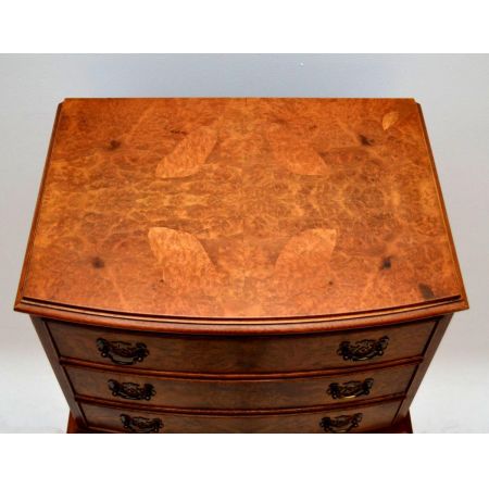 Georgianische Burr Walnut Kommode antik